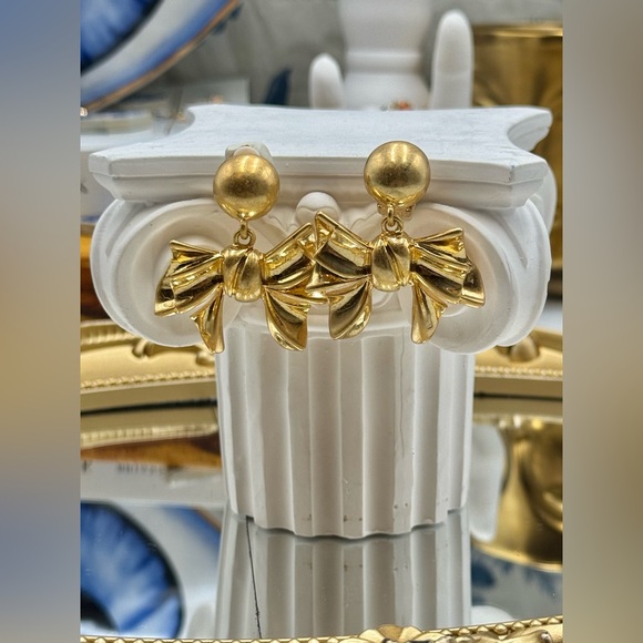 🆕 OSCAR DE LA RENTA 🧿 NWOT Gilded Gold Bow Clip-On Earrings - Picture 8 of 14